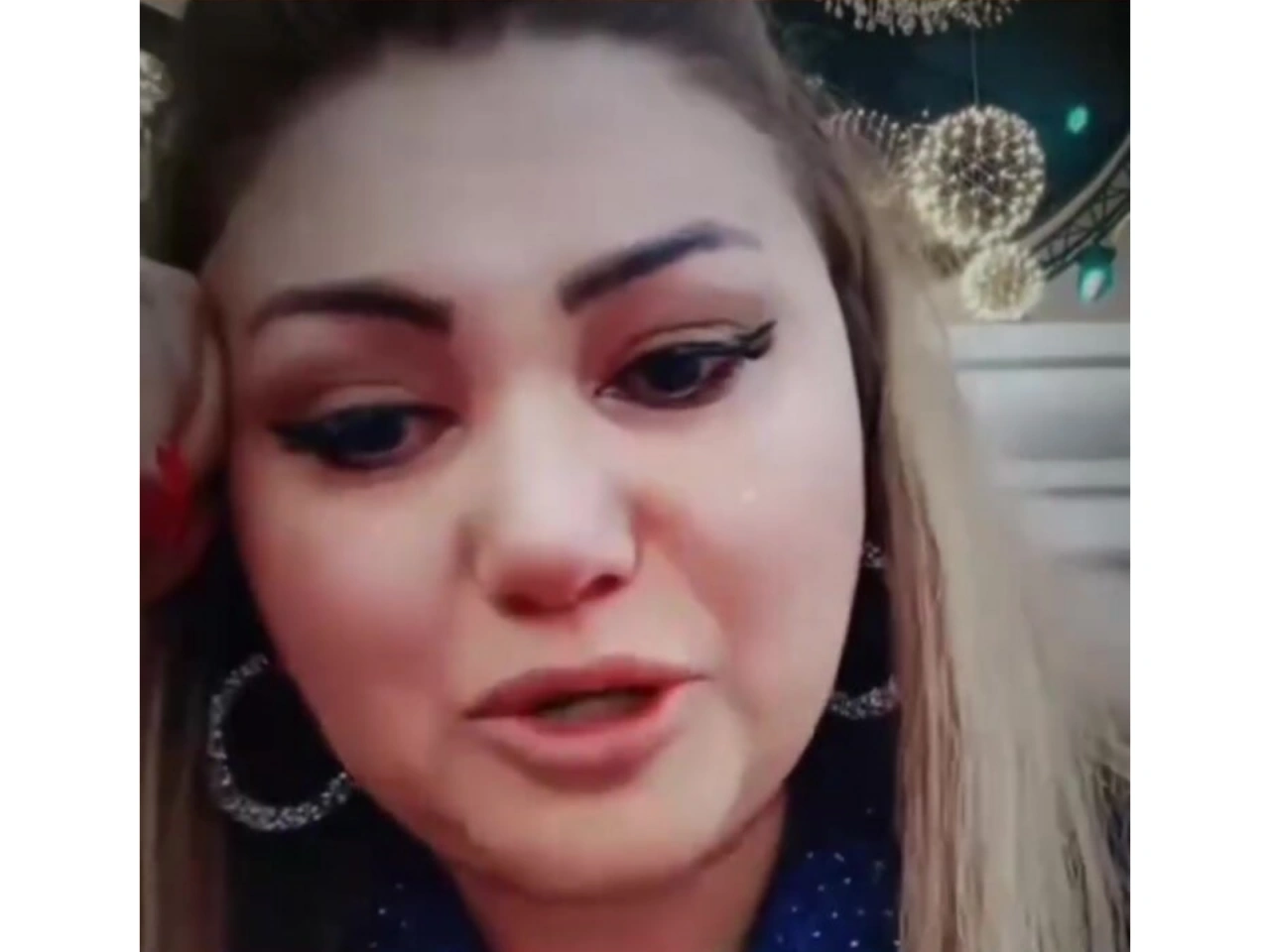 Müğənni toyda canlı yayım açıb göz yaşı tökdü: “Abırsızlar, küçədə qalmışlar öndədir" - (Video)