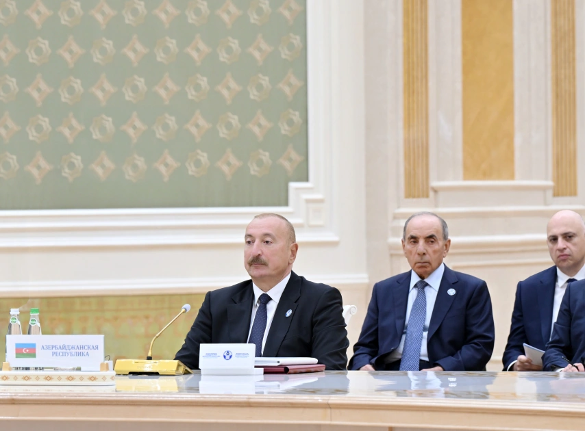 Prezident geniş tərkibdə iclasda iştirak etdi - Fotolar