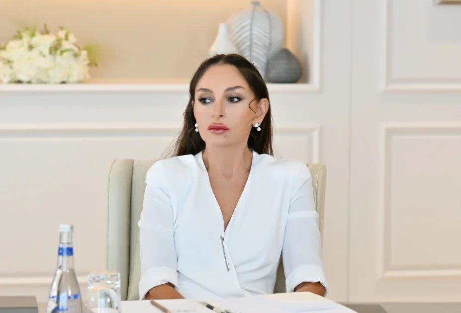 Mehriban Əliyeva Xalq rəssamını təbrik etdi