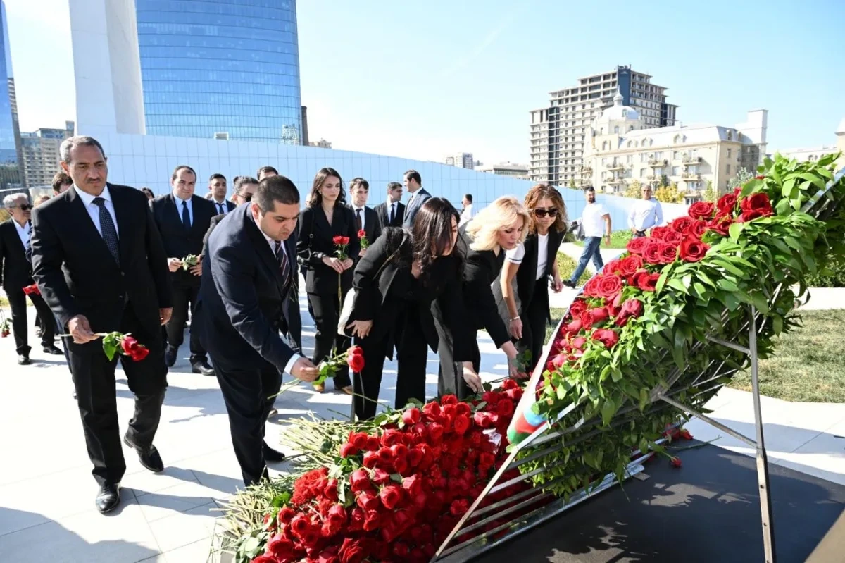 Mədəniyyət Nazirliyinin kollektivi şəhidlərin xatirəsini yad edib