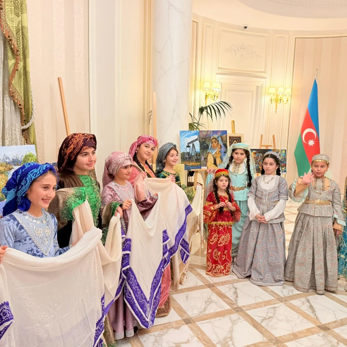 Parisdə Azərbaycan uşaqlarının yaradıcılığı iki nüfuzlu sənət platformasında nümayiş olundu