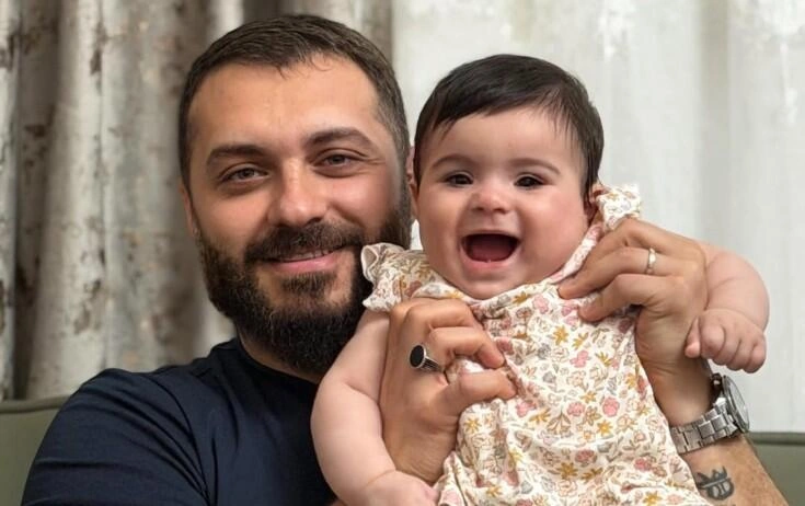 6 aylıq qızı ilə FOTOları