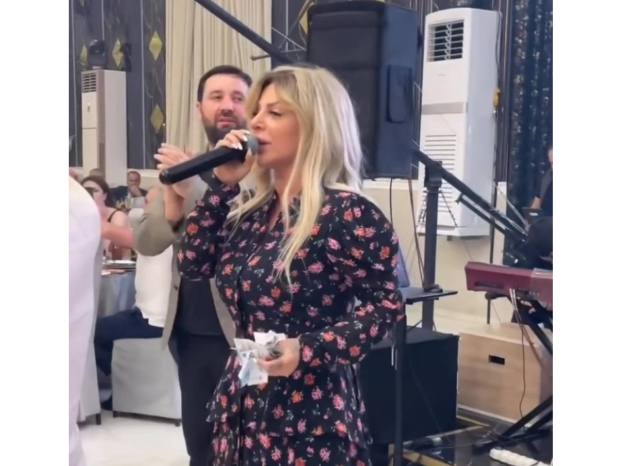 Əminə Şirini Gürcüstan toyunda "pul yağışı"na tutdular - (Video)