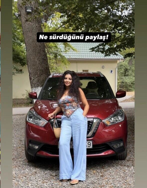 Xəyalə Quliyeva “Maşın şou”da qazandığı avtomobillə foto paylaşdı