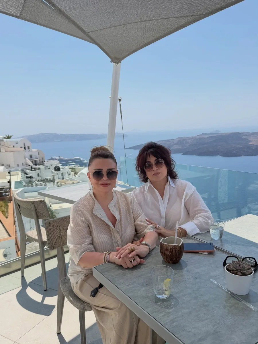 Xalq artisti qızı və rəfiqəsi ilə Yunanınstanda