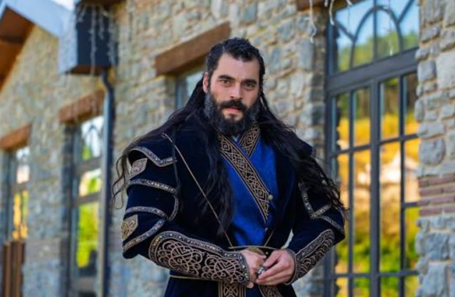 Akın Akınözü serial üçün imicini dəyişdi (Foto)