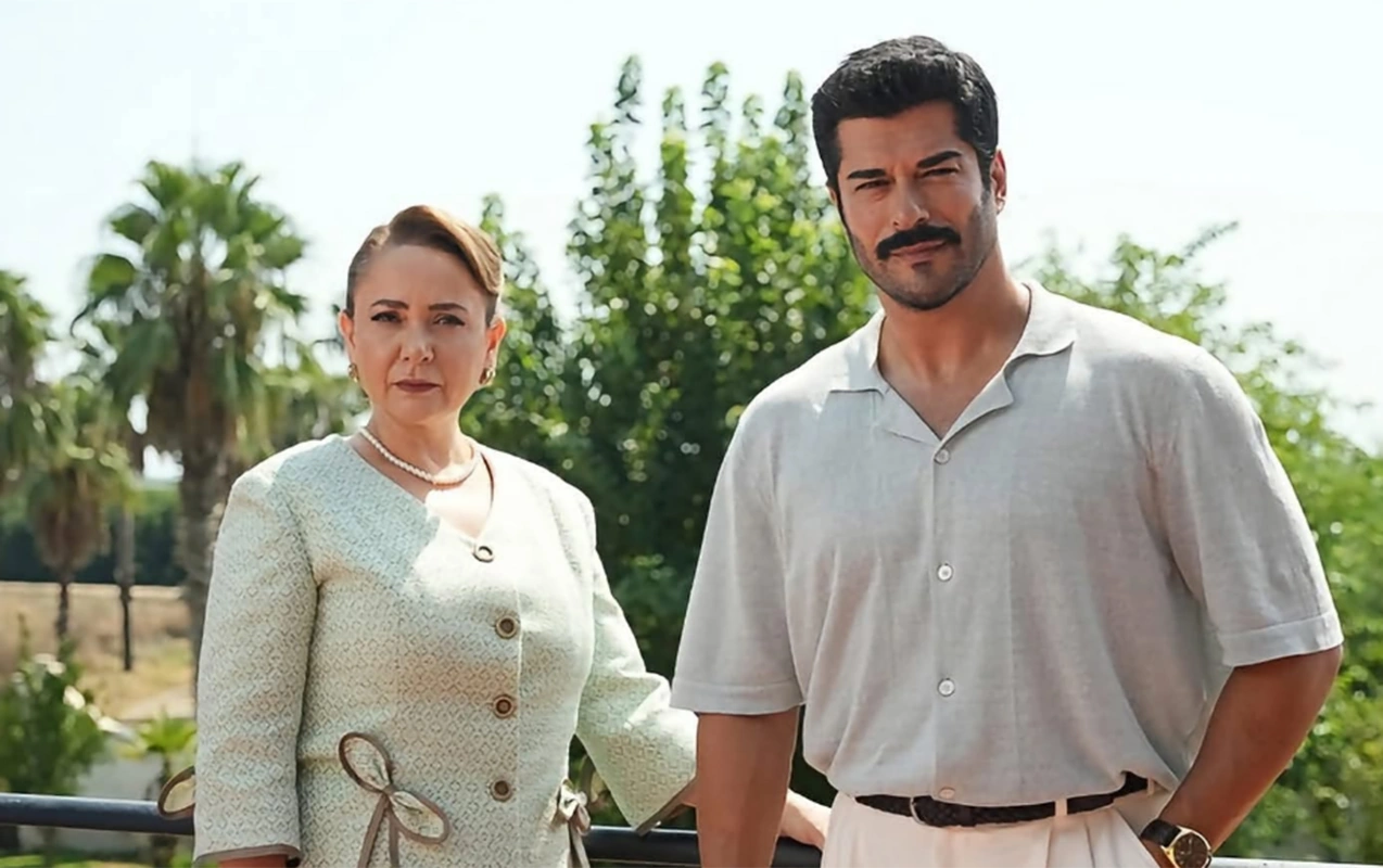 “Ana-oğul” arasındakı 9 yaş fərqi müzakirə yaratdı