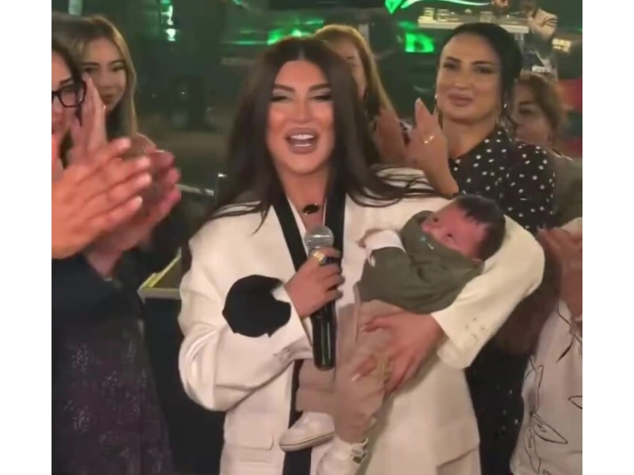 Tanınmış meyxanaçı yeni doğulan nəvəsinə məclis keçirdi – (Video)