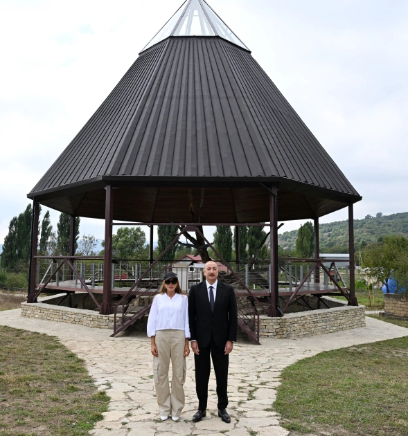 İlham Əliyev və birinci xanım “Nəsimi Bağları”nda - Fotolar