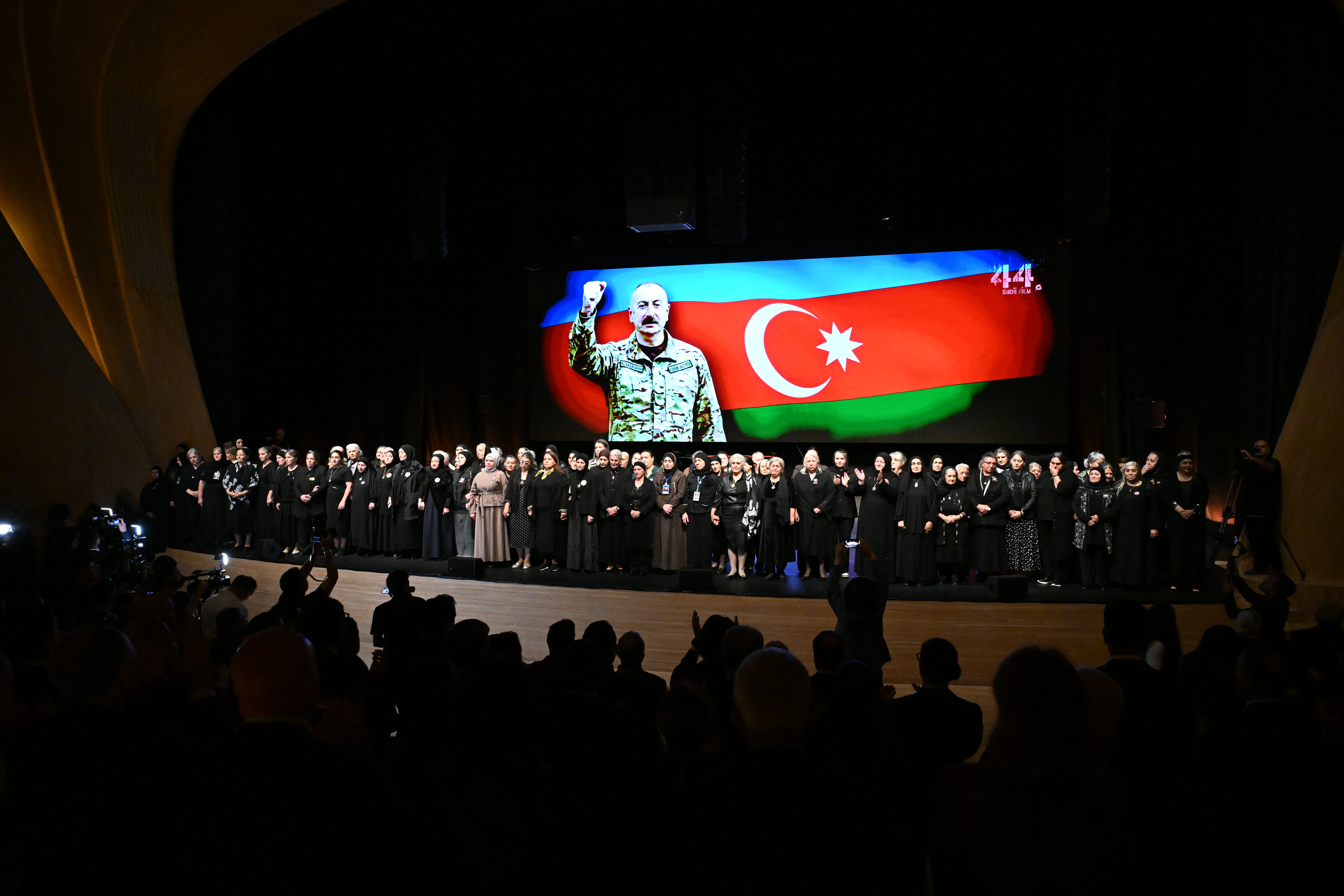 Bir filmdən daha artıq - 5 ilə çəkilmiş “44” təqdim edildi - Fotolar