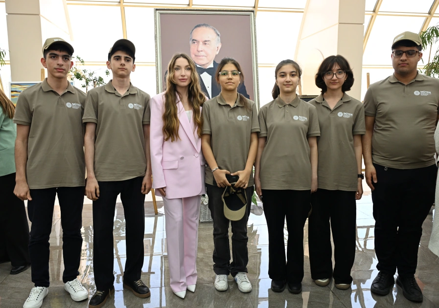 Alena Əliyeva olimpiada yarışını izlədi - Fotolar