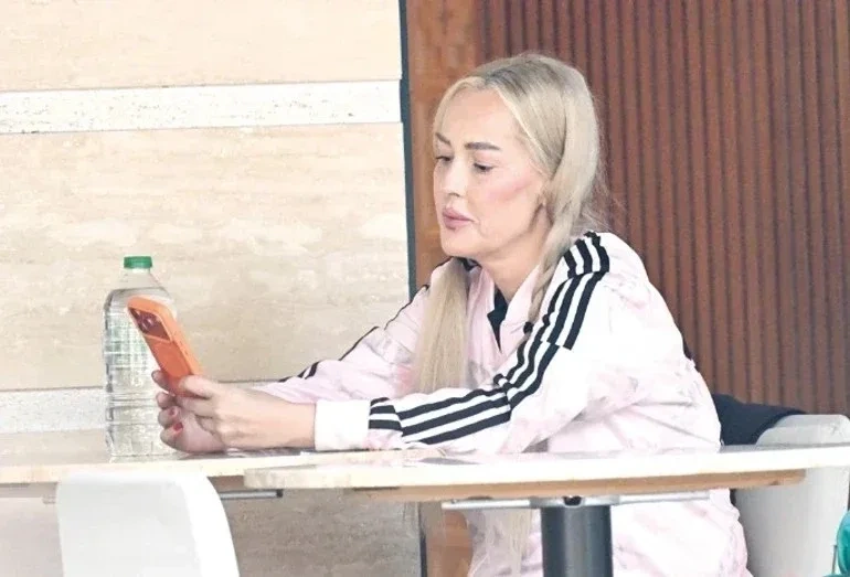Hülya Avşarın bacısı uzun müddətdən sonra – Foto