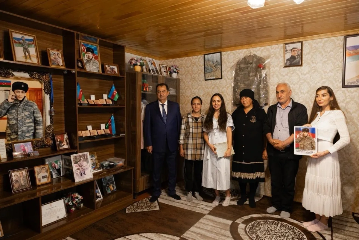 Prezidentin qızları Lənkəranda şəhid ailəsini ziyarət etdi
