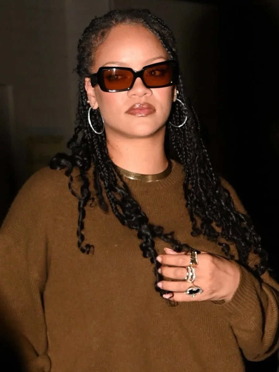Rihannanın qəhvəyi tərzi
