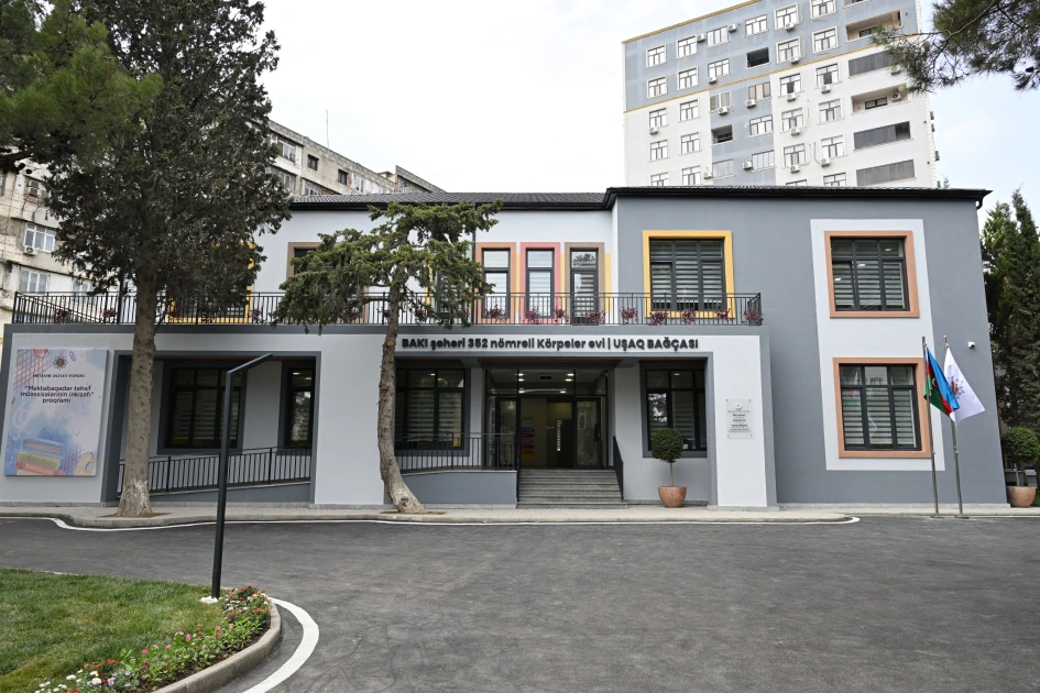 Mehriban Əliyeva qızları ilə açılışda - Fotolar