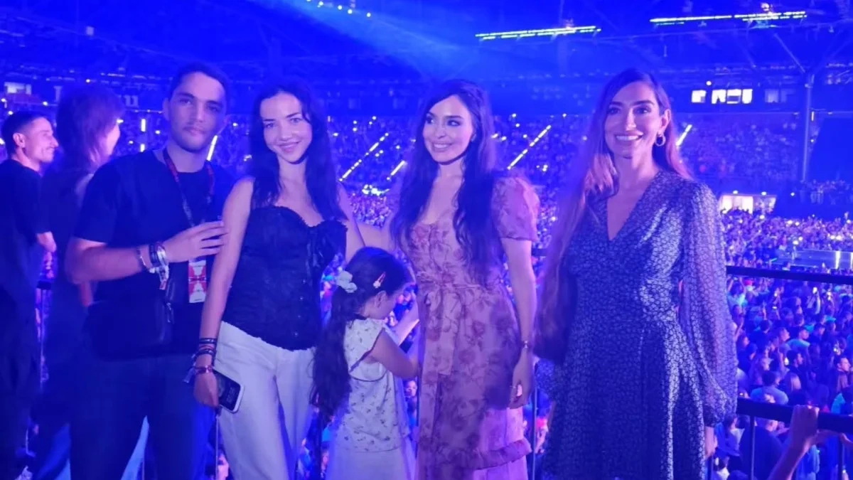 Prezidentin qızları Keti Perri konsertində!