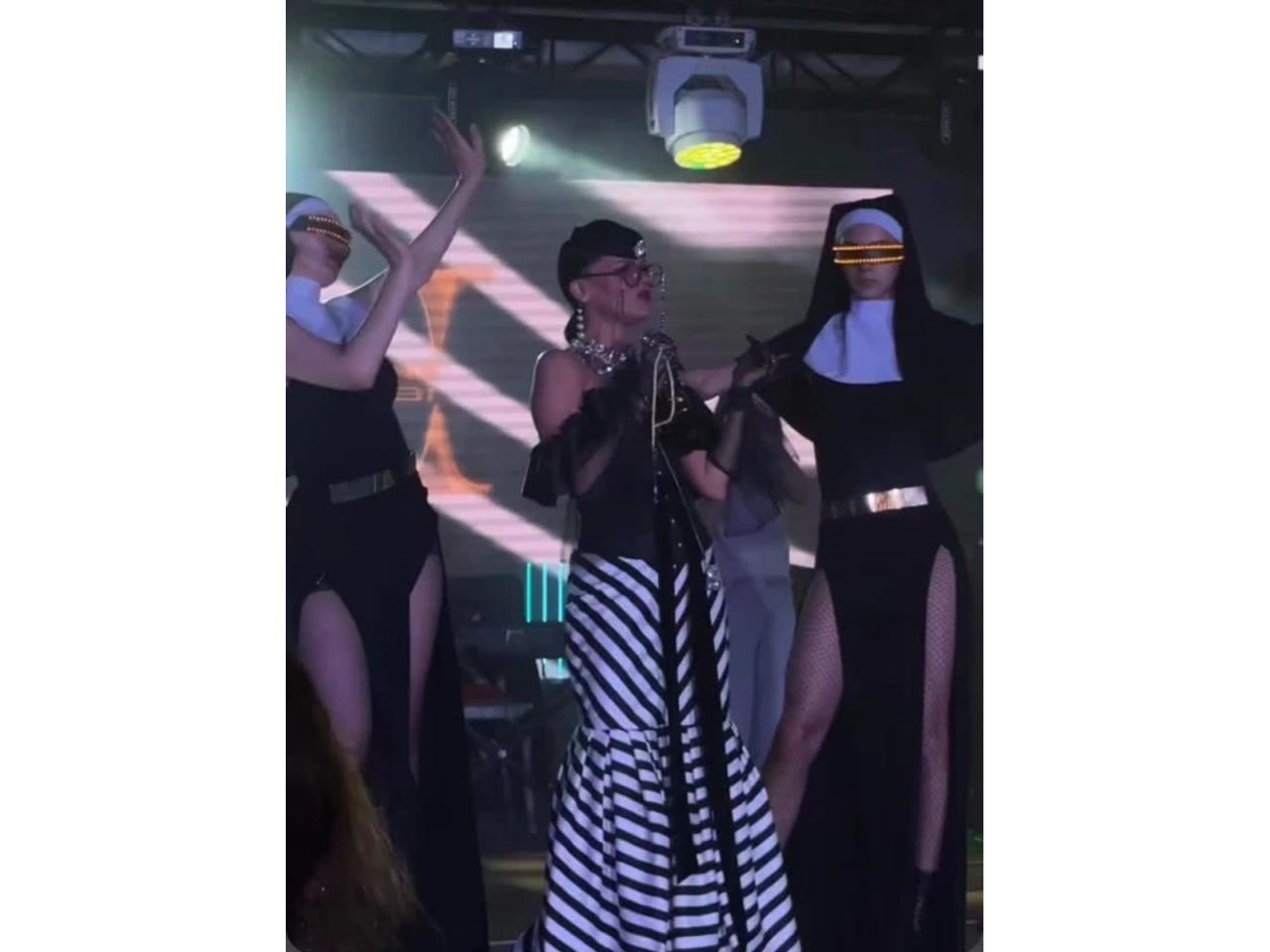 Natavan Həbibi rəqqasələrinə görə tənqid atəşinə tutuldu - (Video)