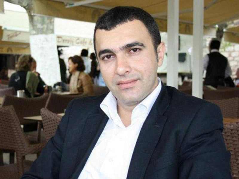 Aparıcı Mikayıl Güləddinoğlu müğənniliyə başladı – (Video)