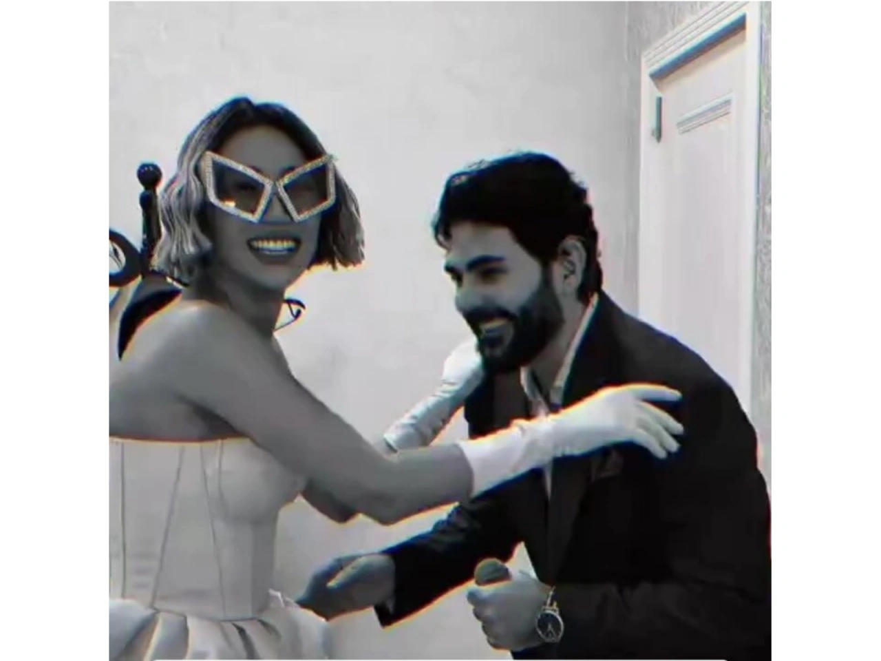 Röyanın eynəkləri gündəm oldu - (Video)