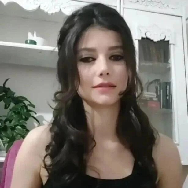 Beren Saatın oxşarı: “Kıvanç Tatlıtuğ ilə...”