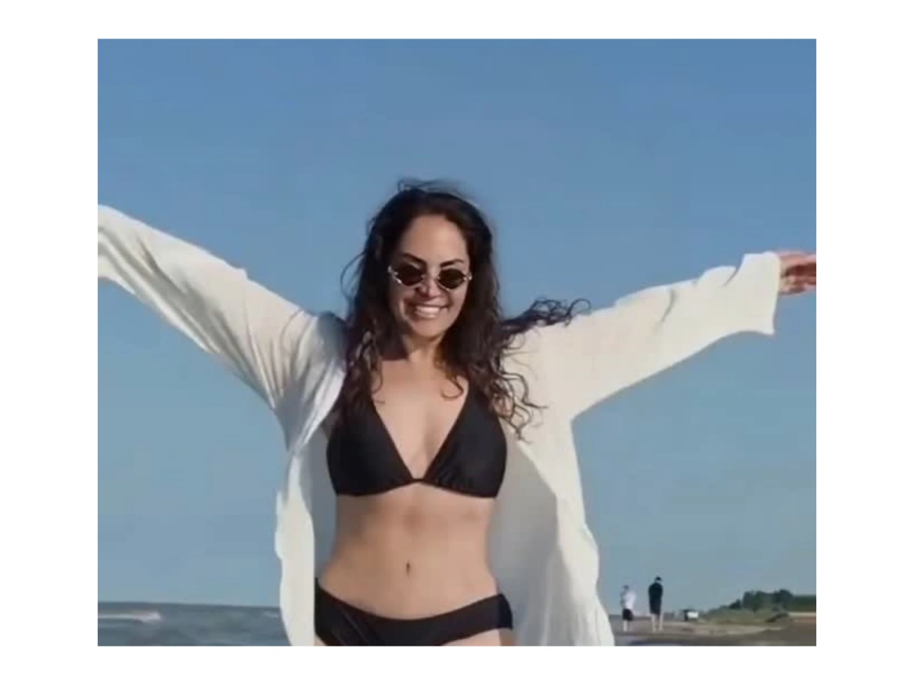 Müğənni Sevda çimərlik geyimində fit bədənini nümayiş etdirdi - (Video)