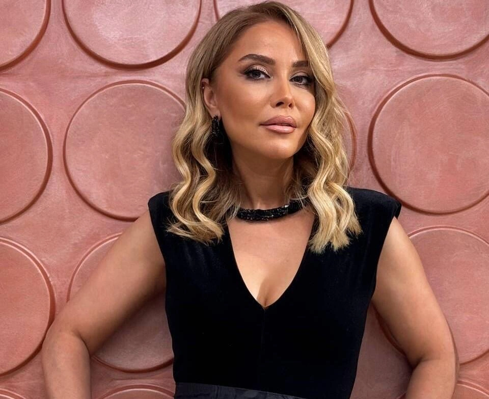İllər öncə Röya ilə alınmayan duetdən danışdı: "Saçlarımı yolmaq istədim..." - VİDEO