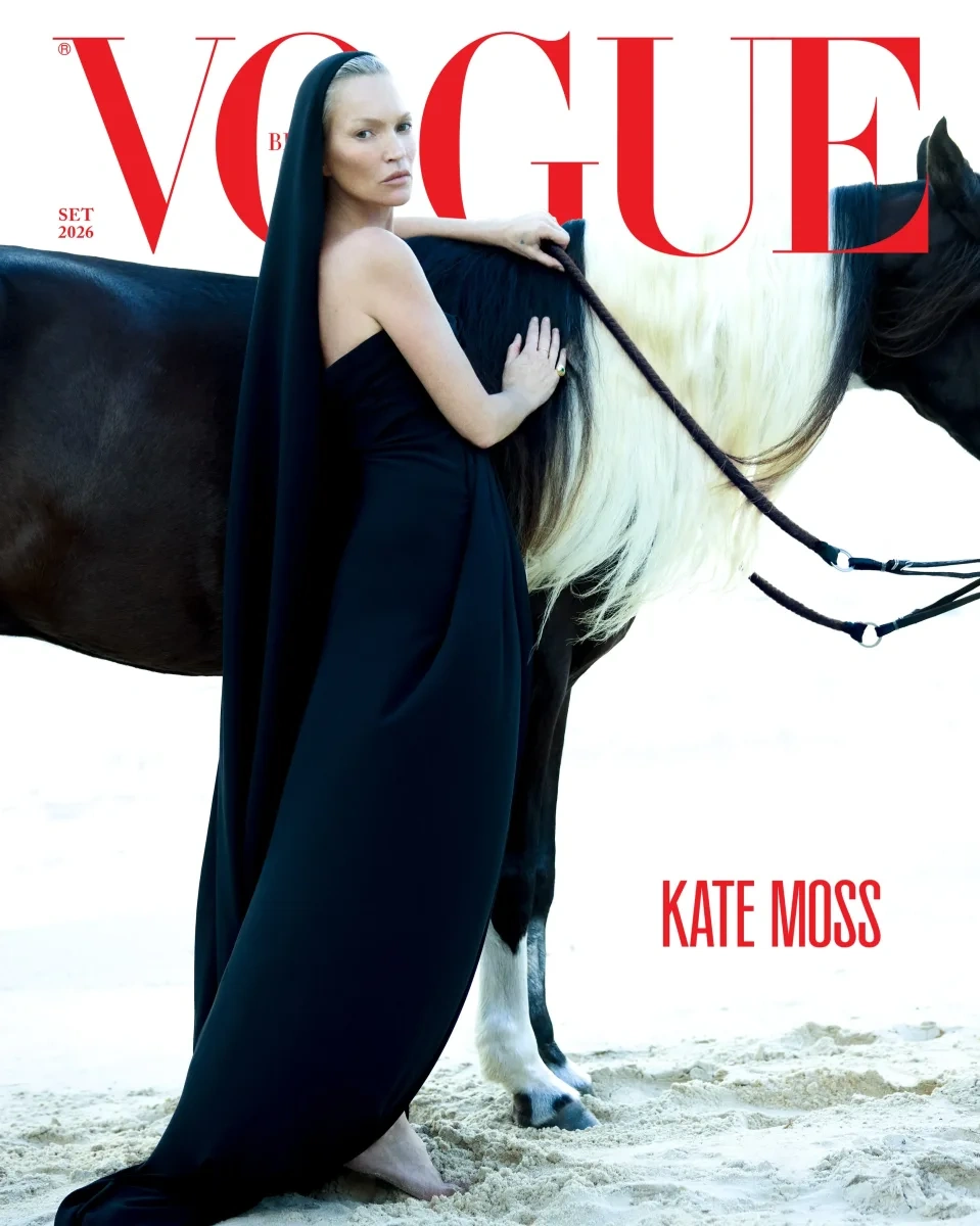 Bu dəfə “Vogue” üçün soyundu