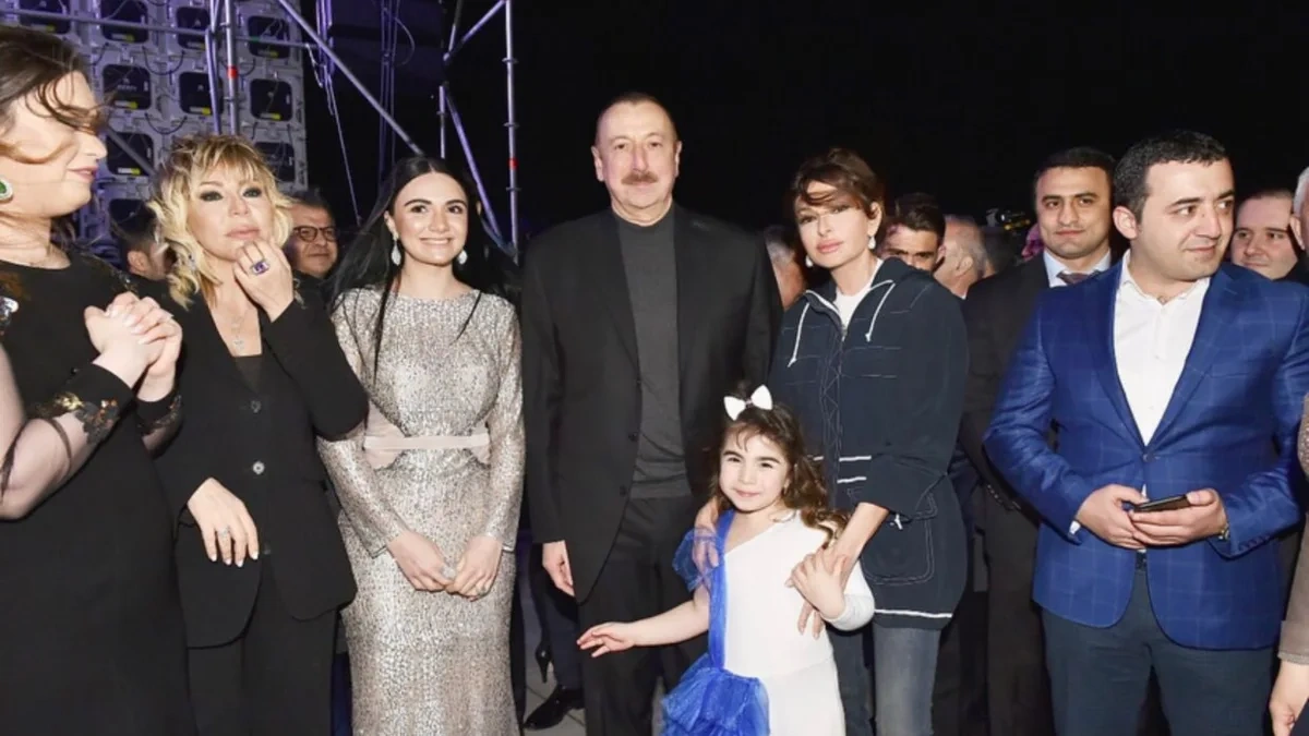 Əməkdar artist də mükafatlandırıldı