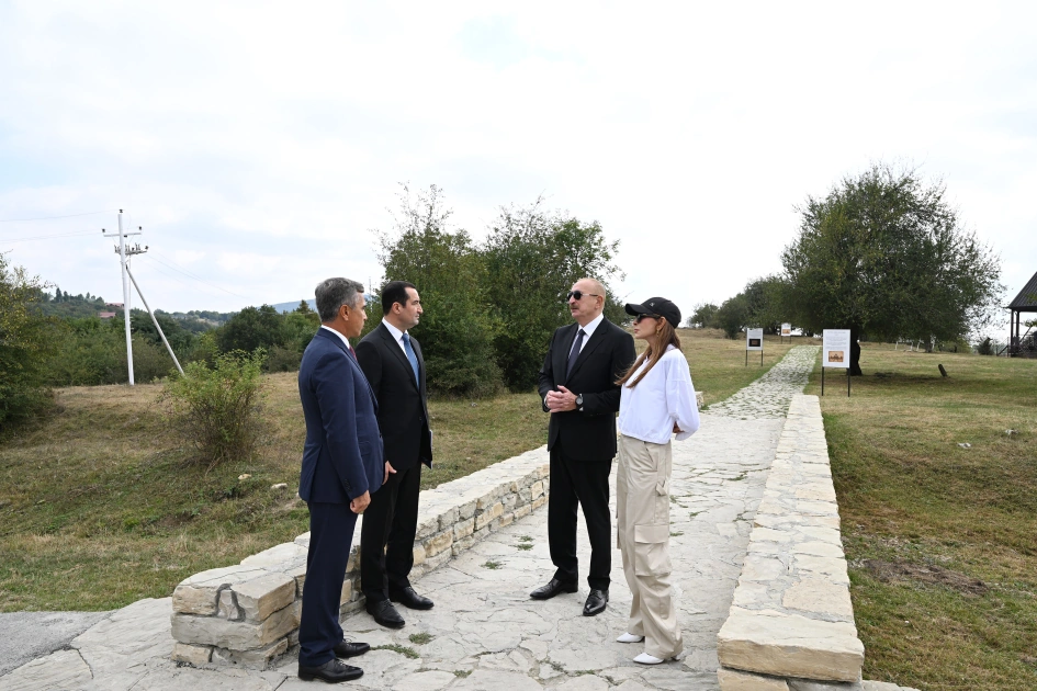 İlham Əliyev və birinci xanım “Nəsimi Bağları”nda - Fotolar