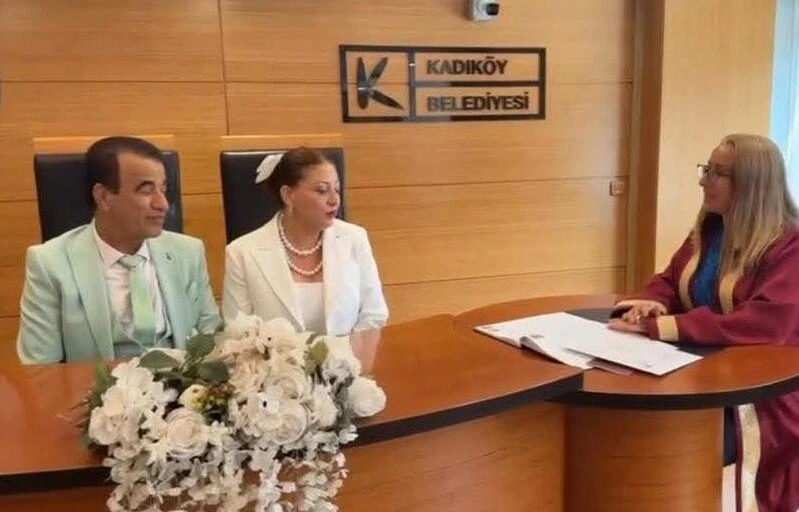 71 yaşında 33 yaş kiçik xanımla evləndi (Foto)