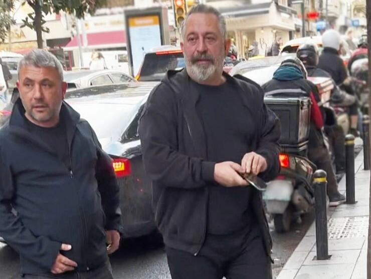 Küçədə Cem Yılmaza sərt reaksiya: “Allah bəlanı versin!” - VİDEO