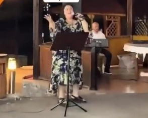Almaz Ələsgərlinin restoran çıxışı müzakirələrə səbəb oldu - (Video)