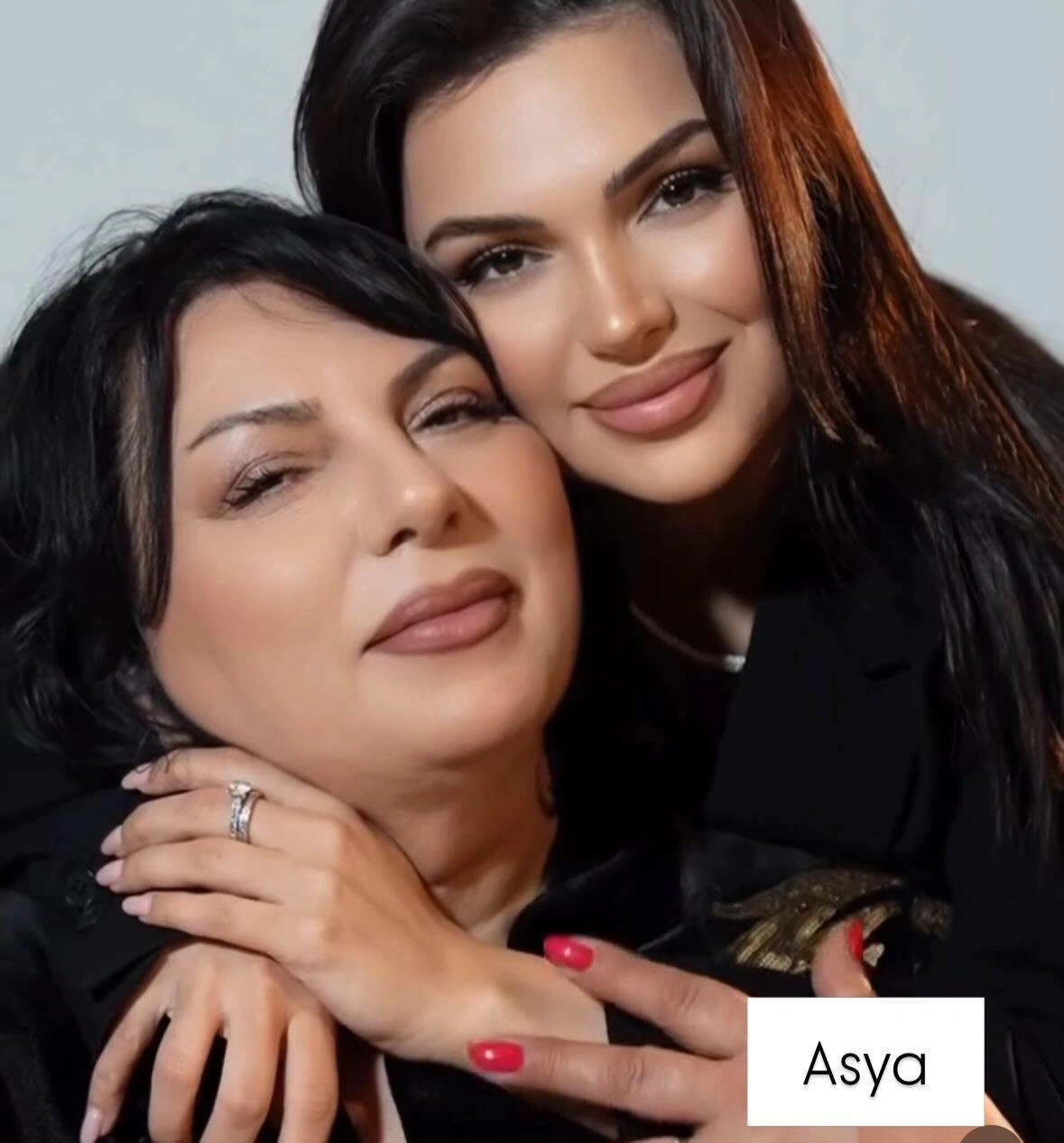 Azərbaycanlı tanınmış bloqerlər anaları ilə - (Fotolar)