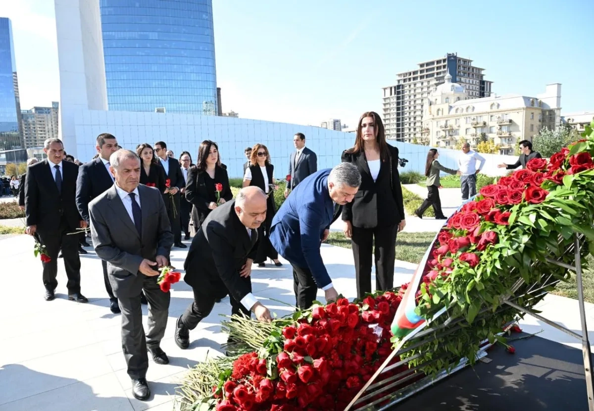 Mədəniyyət Nazirliyinin kollektivi şəhidlərin xatirəsini yad edib