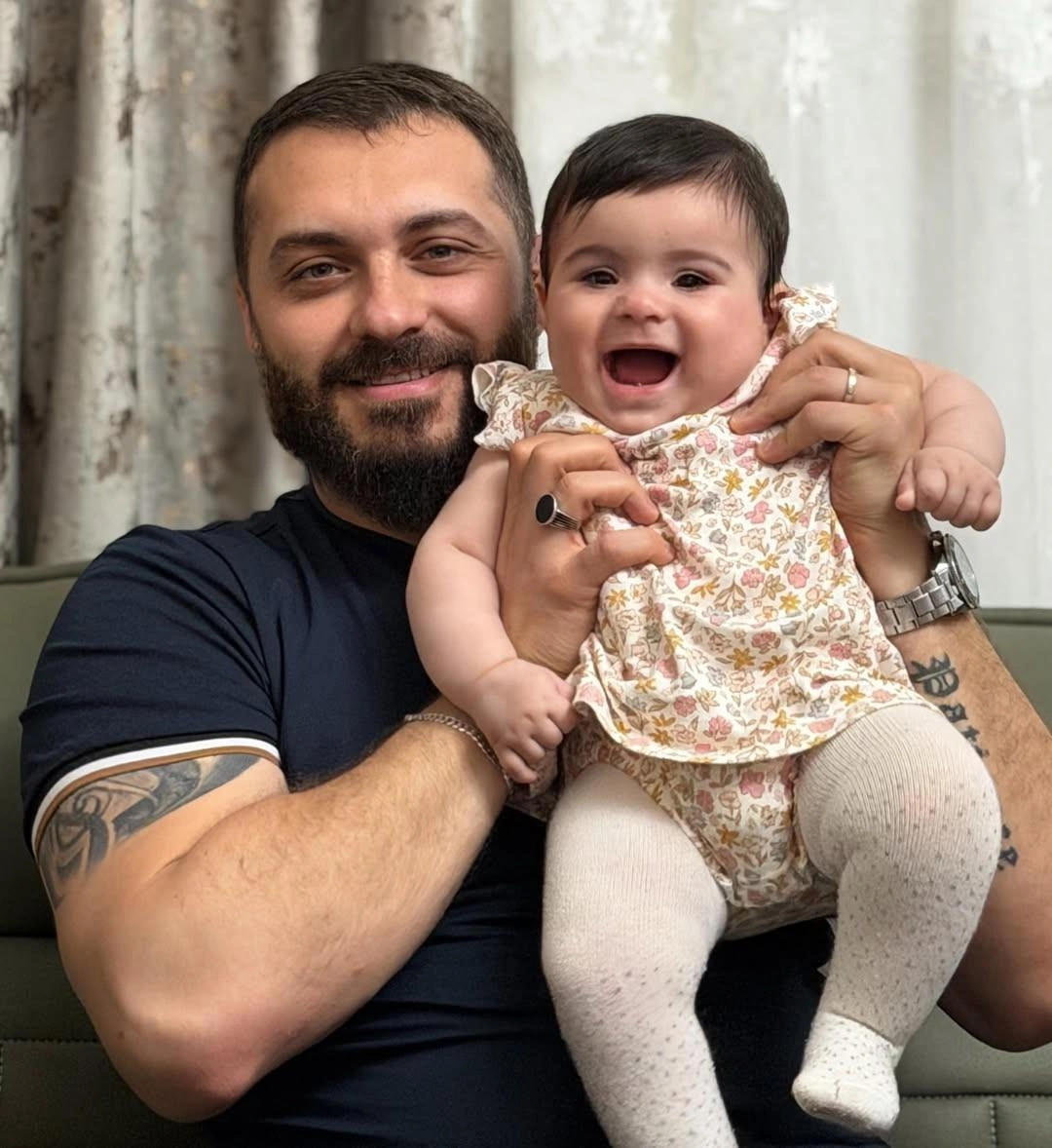 6 aylıq qızı ilə FOTOları