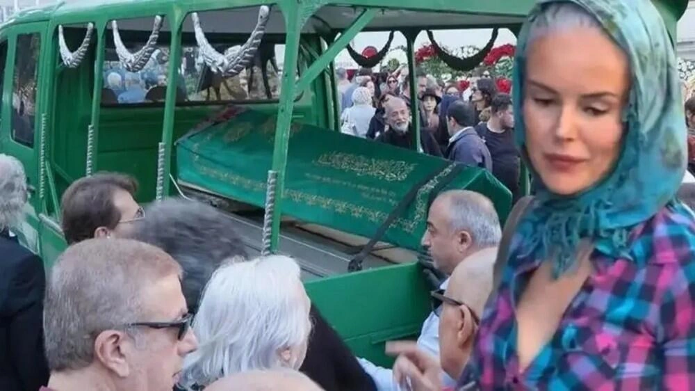 İpek Tanrıyar dəfnə sinəsi açıq gəldi, tənqid olundu - (Foto)