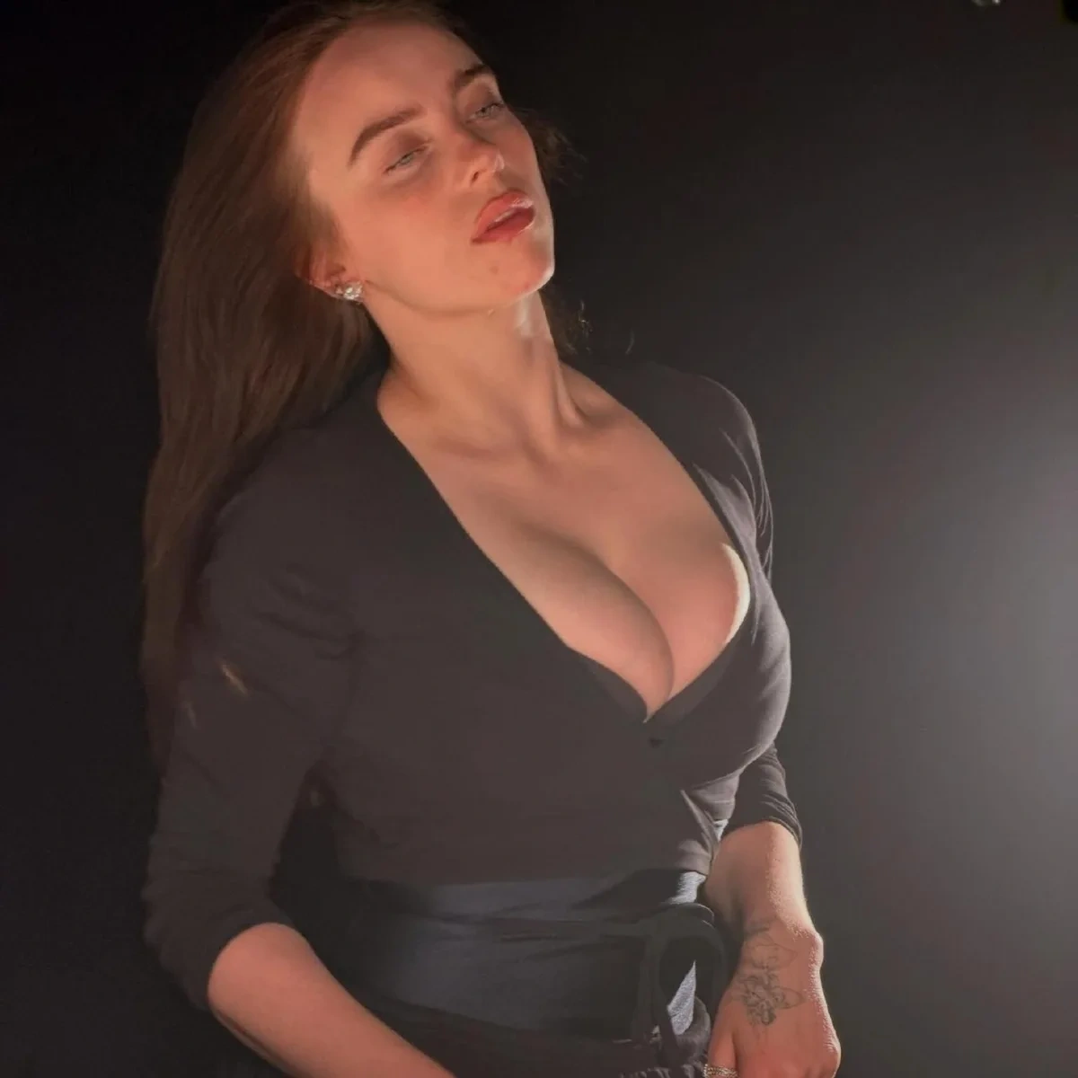Billi Aylişdən “dekolte” şoku! - Foto