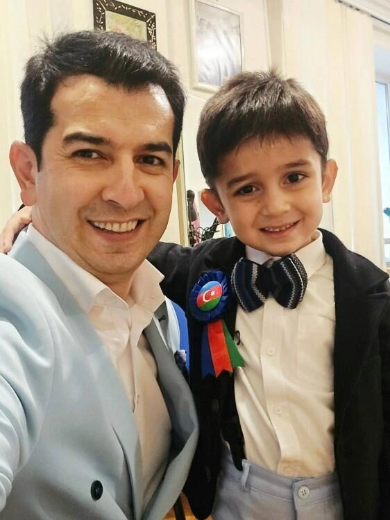 Məşhur aparıcı oğlu ilə FOTOsunu paylaşdı