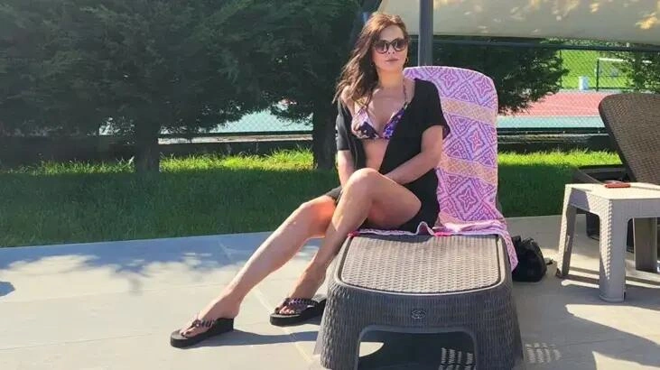 "Çalıkuşu"nun Feridesi Aydan Şener gözəlliyi ilə gənc qızlara meydan oxuyur (Foto)
