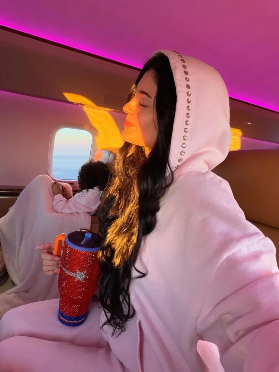 Jetlə 17 dəqiqəlik uçuşa görə tənqid olundu