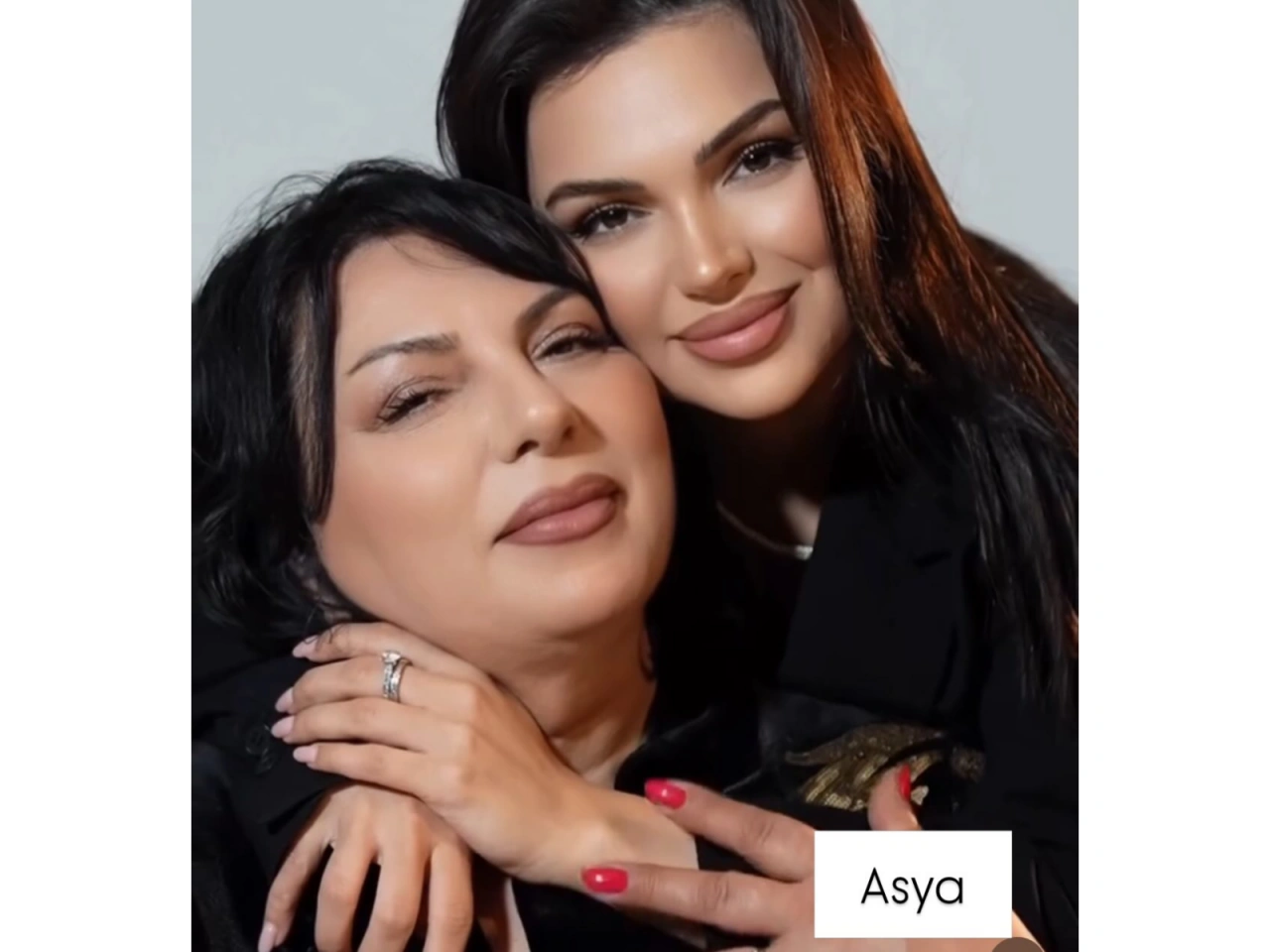 Azərbaycanlı tanınmış bloqerlər anaları ilə - (Fotolar)