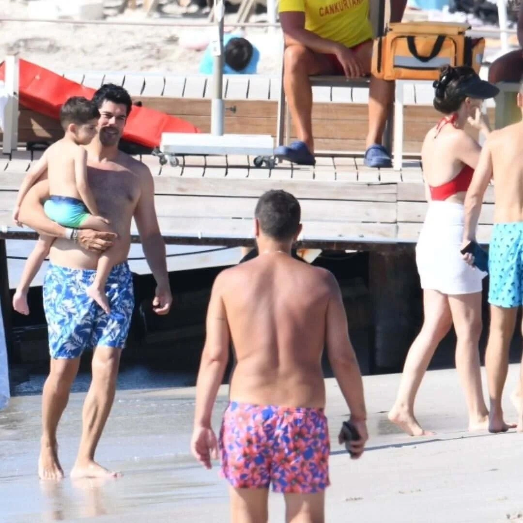 Burak Özçivitin artıq çəkisi diqqət çəkdi (Foto)