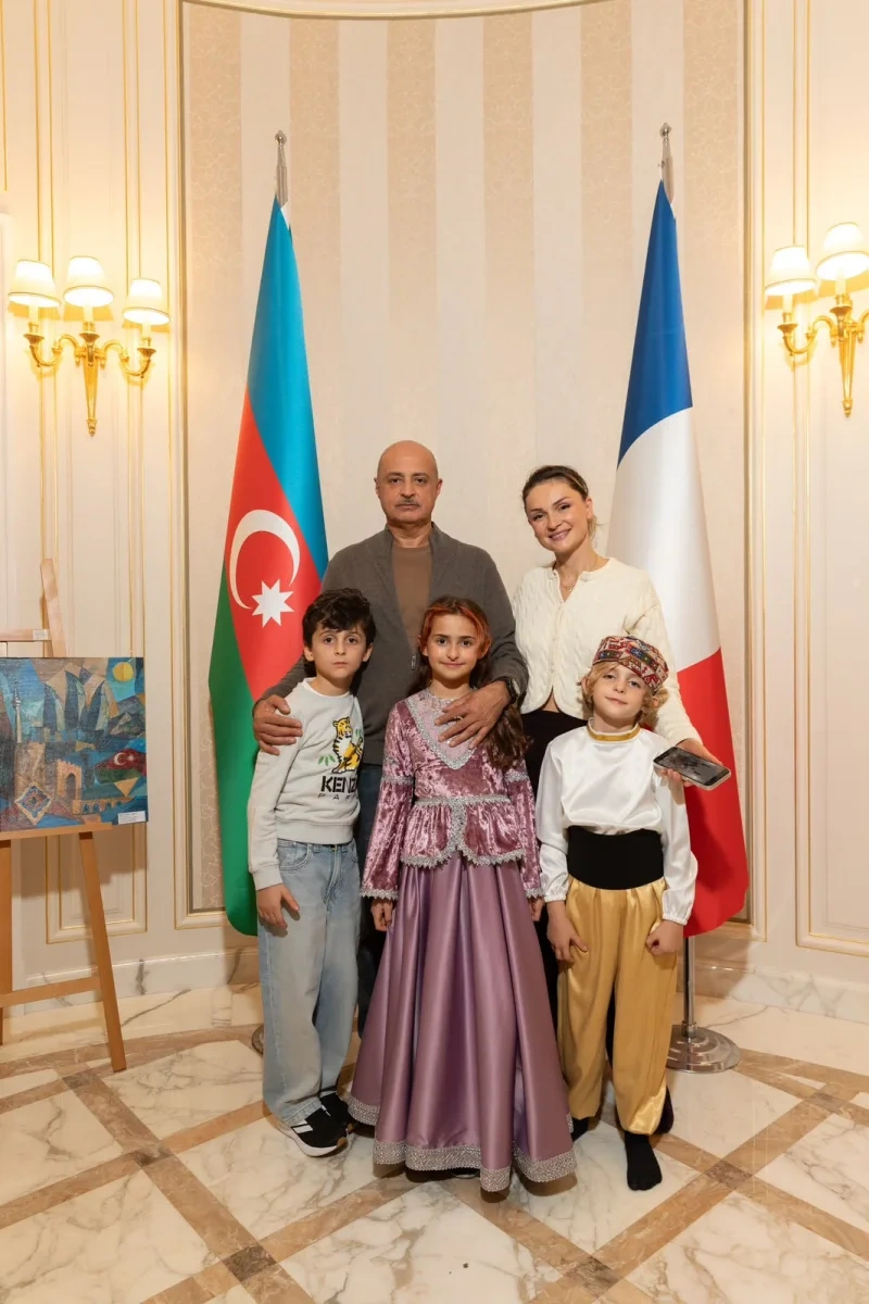 Parisdə Azərbaycan uşaqlarının yaradıcılığı iki nüfuzlu sənət platformasında nümayiş olundu