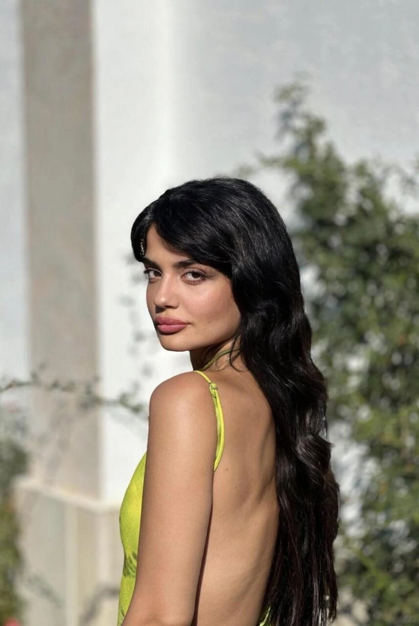 Azərbaycanlı müğənni saçlarını kəsdi - FOTO
