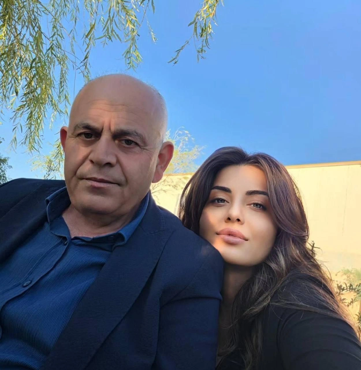 Ayşən Mehtiyeva atası və oğulları ilə fotolar paylaşdı