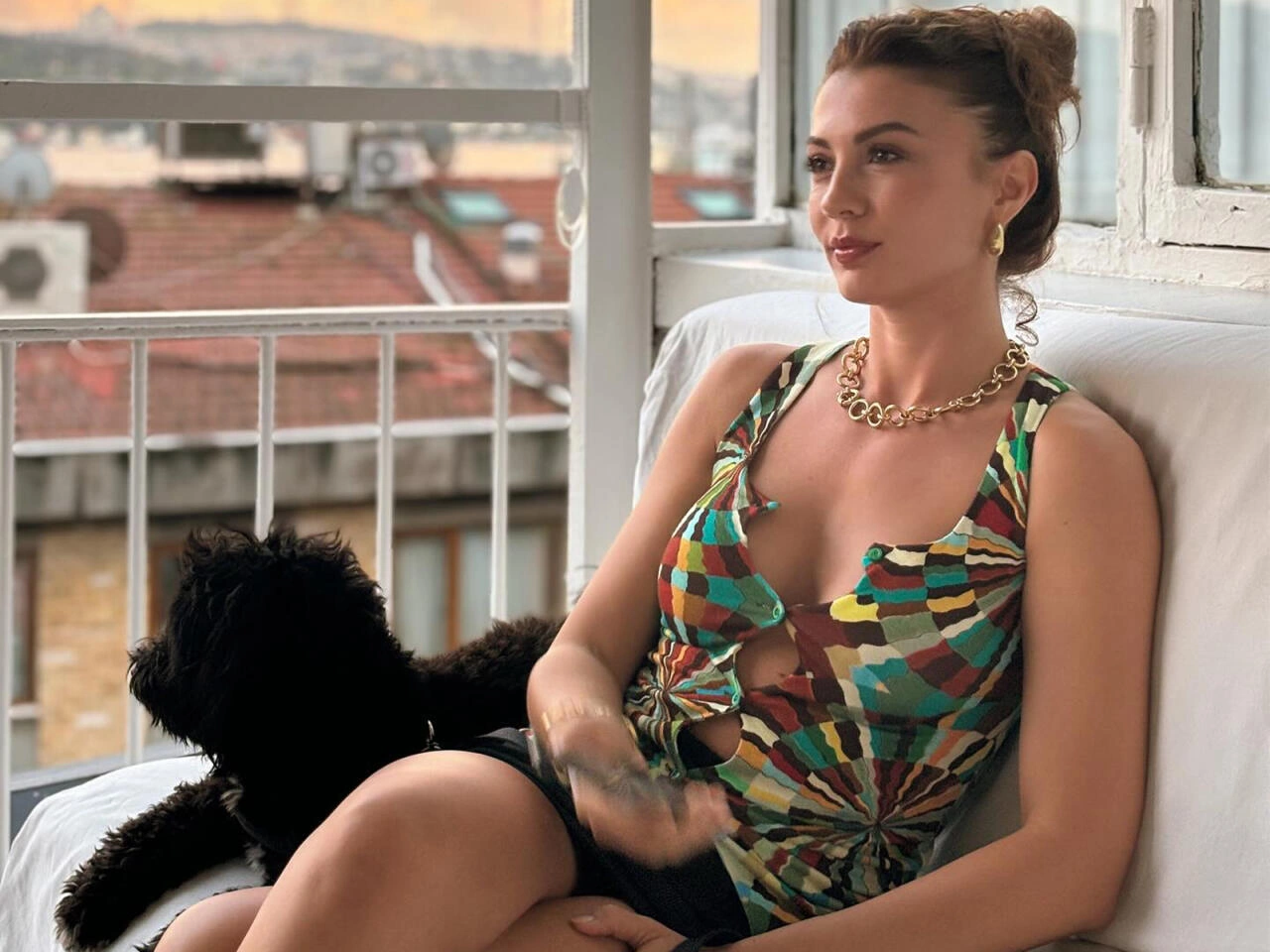 Burcu Özberkin iş adamı sevgilisi onun üçün 5 milyon kirayə pulu ödədi - (Foto)