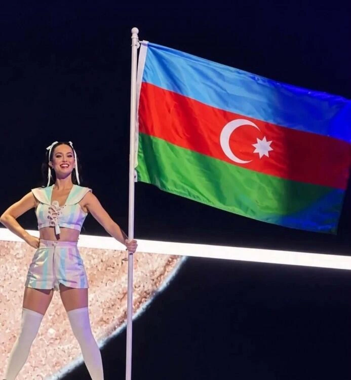 Keti Perri Bakıda bayrağımızı dalğalandırdı - (Foto/Video)