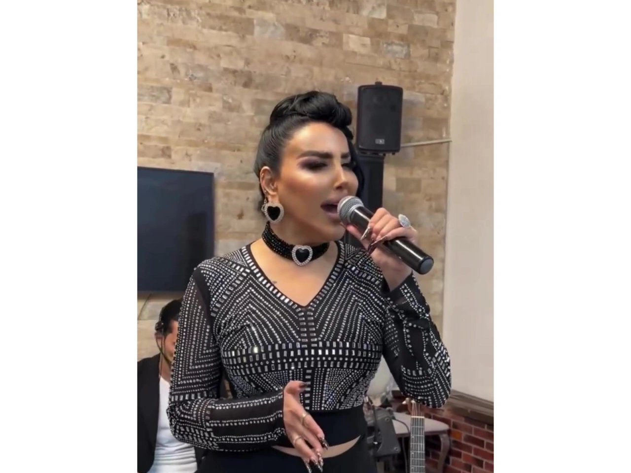 Kəmalə Günəşli canlı ifası ilə müzakirə yaratdı - (Video)