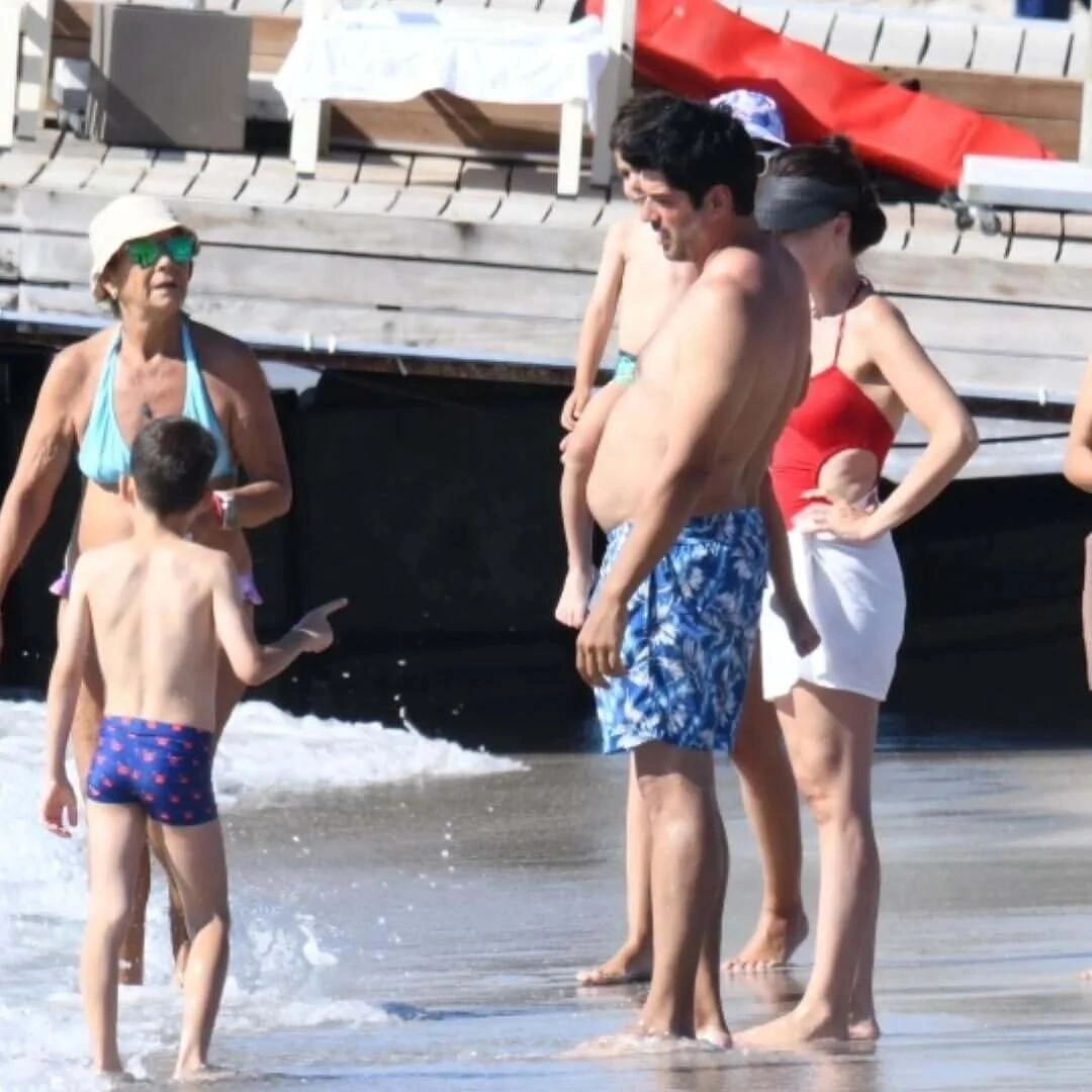 Burak Özçivitin artıq çəkisi diqqət çəkdi (Foto)