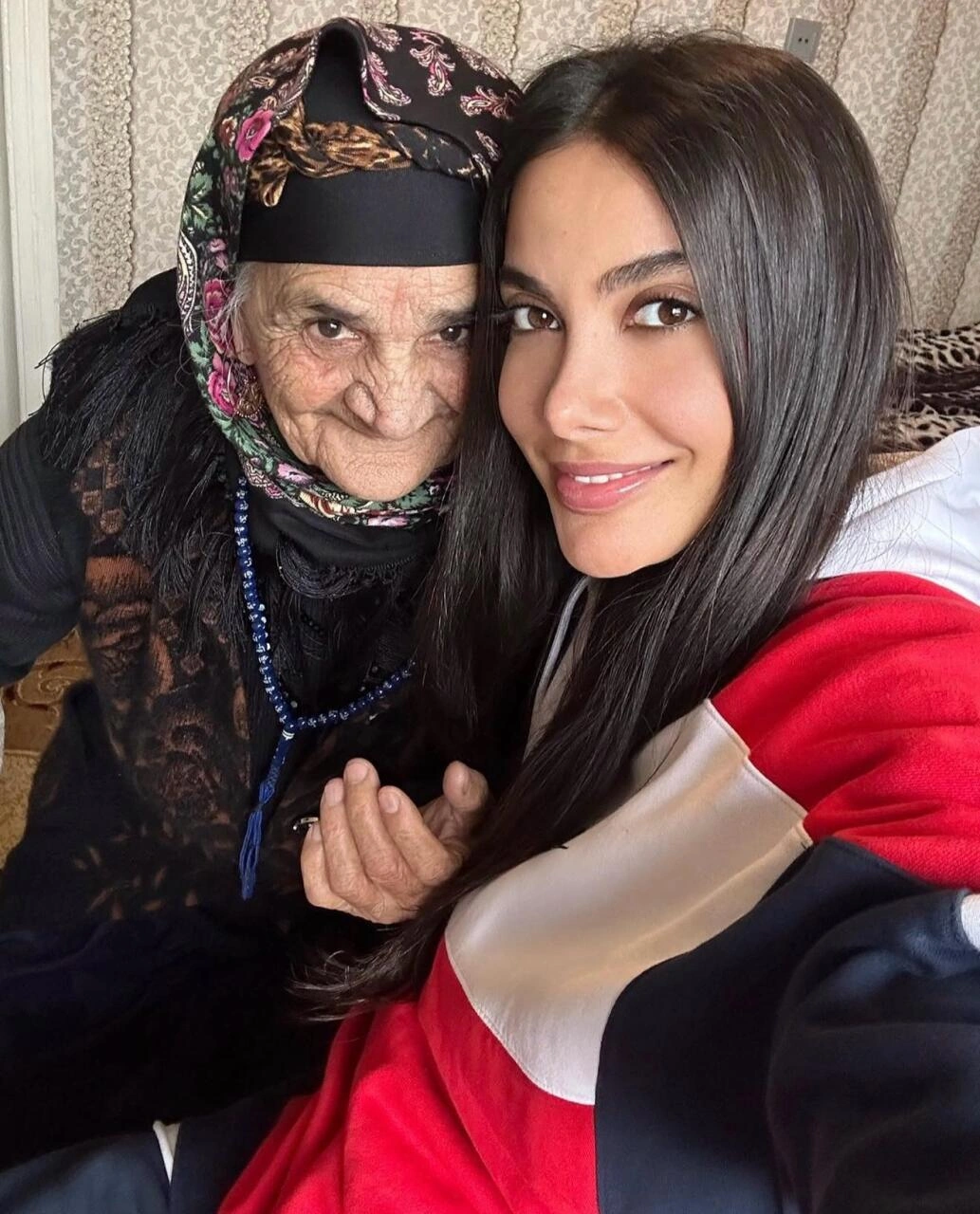 "Nə vaxt soruşursan deyir, 80 yaşım var" - Sevil və Sevinc - (Foto/Video)
